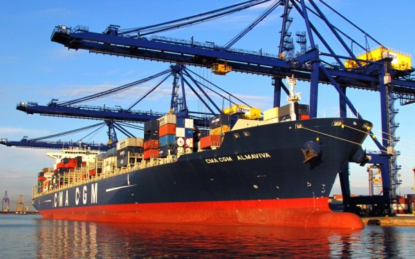 Перевозки контейнеров морским транспортом